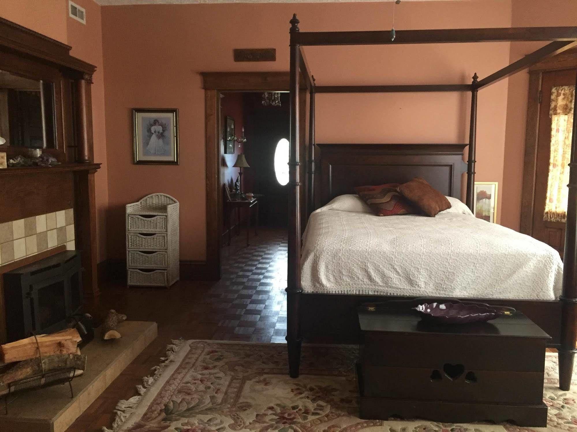 Отель The Old Coe House Burkesville Экстерьер фото